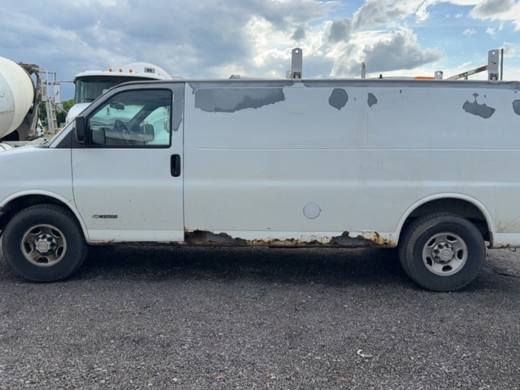 2004-chevrolet-3500-image-12
