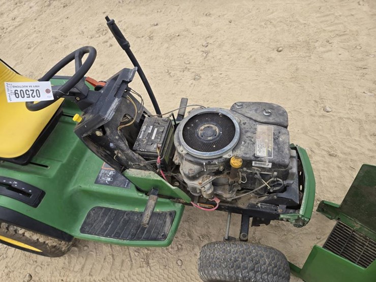 john-deere-gt262-image-9