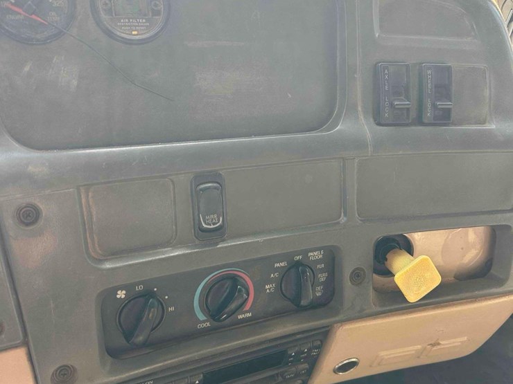 2005-sterling-l8500-image-17