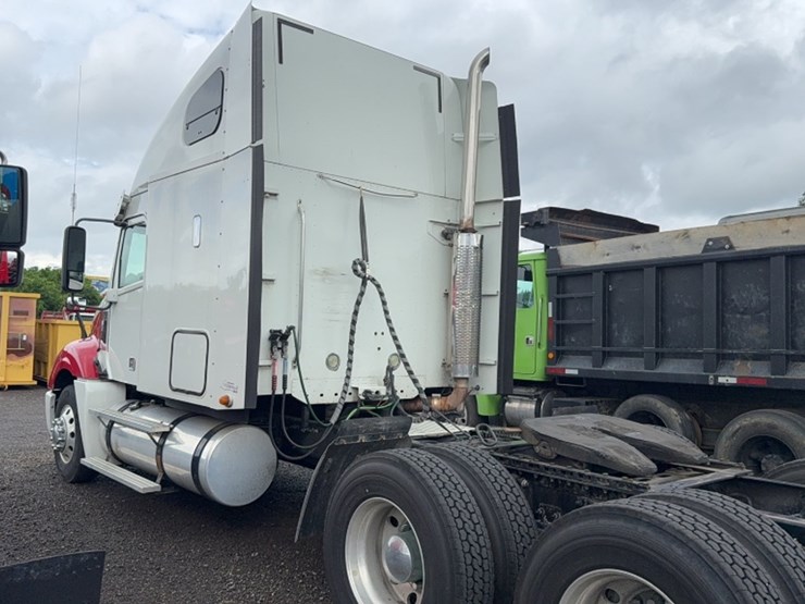 #2107-•-2016-freightliner-tandem-axle-road-tractor-image-8