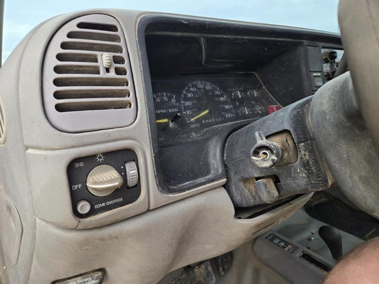 2000-chevrolet-3500-image-18