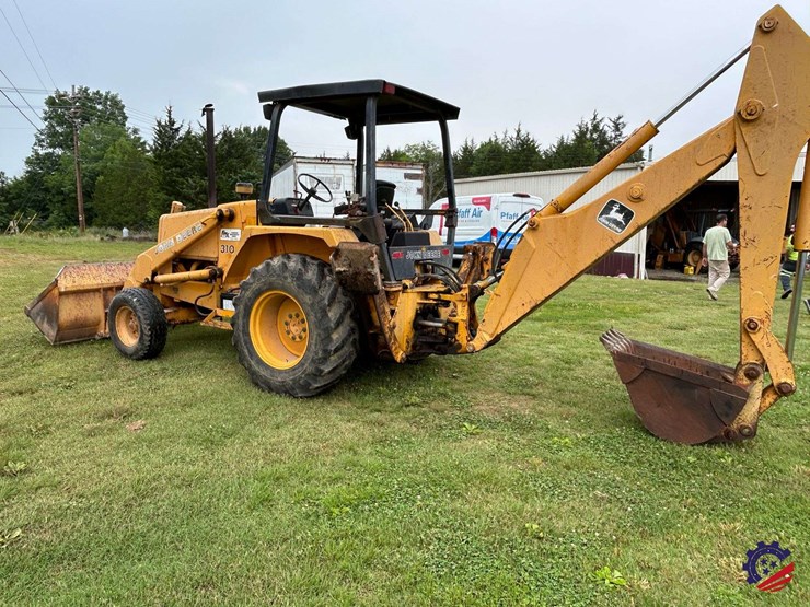 1989-john-deere-310-image-2