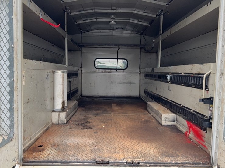 2015-ford-f550-image-11