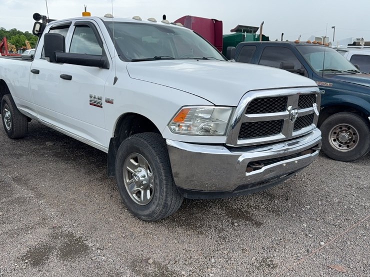 2015-dodge-2500-image-3