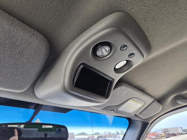 2001-chevrolet-silverado-1500-image-26