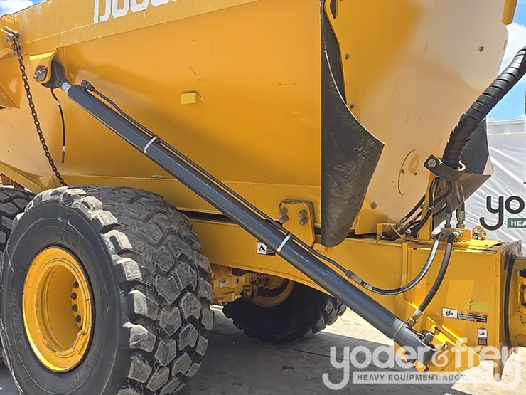 2023-deere-260e-image-17