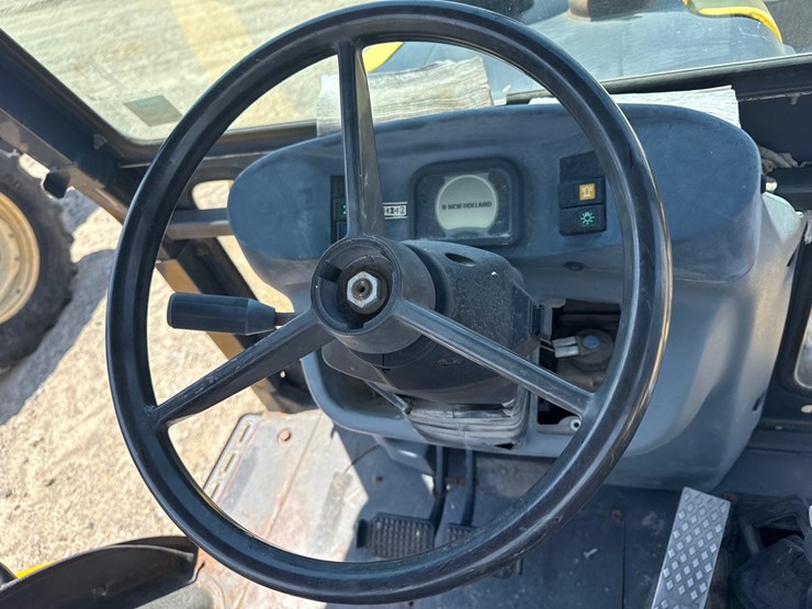 2009-new-holland-b95b-image-34