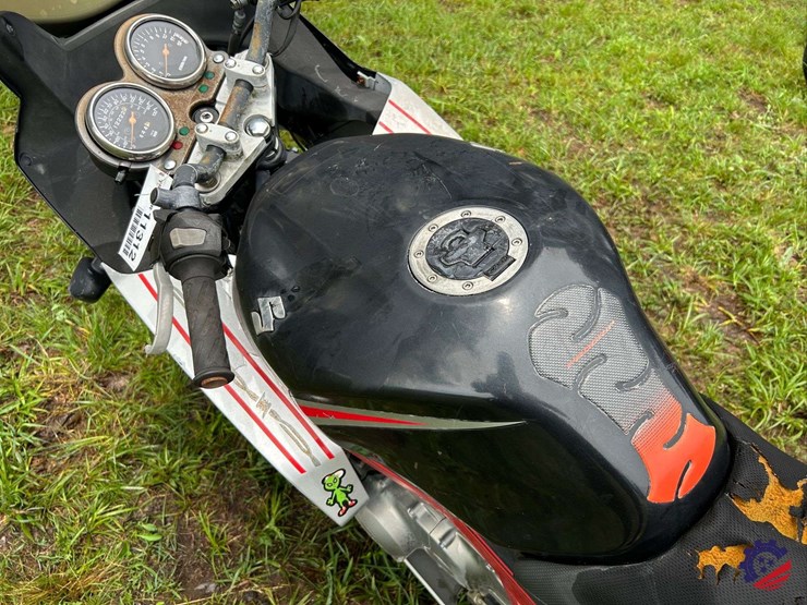 2005-suzuki-gs500-fh-motorcycle-image-10