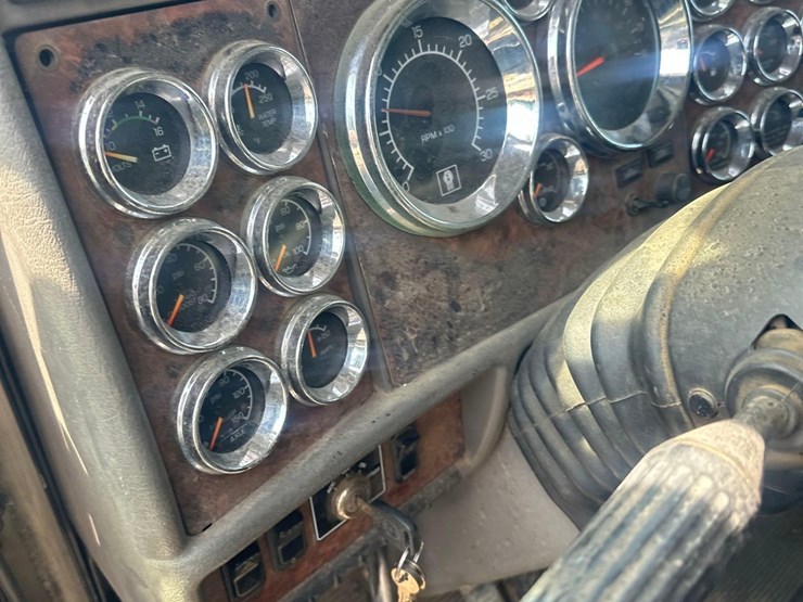 2006-kenworth-t800-image-26