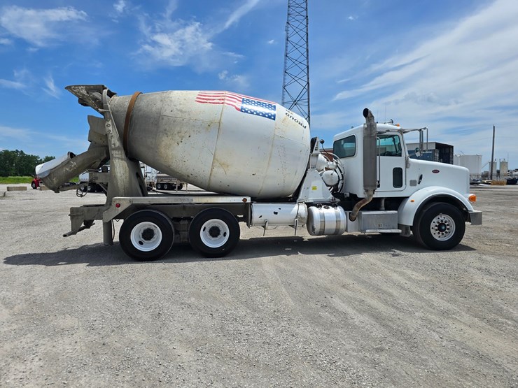 2009-peterbilt-365-image-23