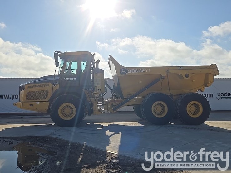 2023-deere-260e-image-2