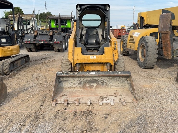 caterpillar-242d-image-2