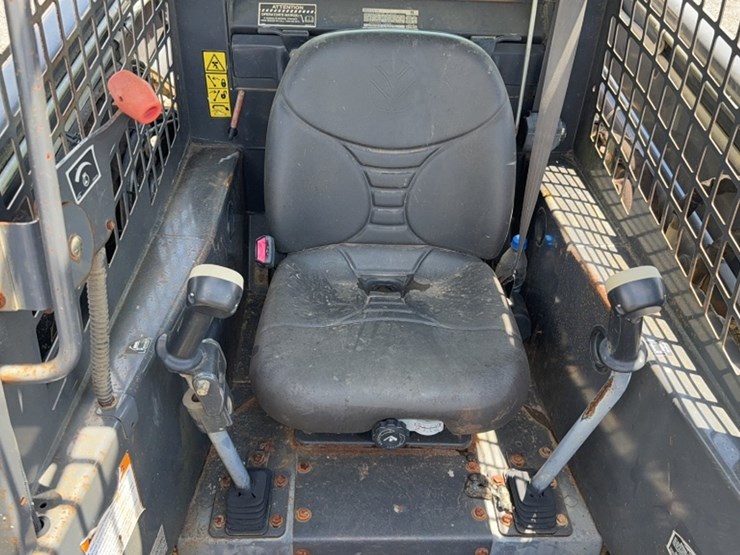 new-holland-c190-image-12