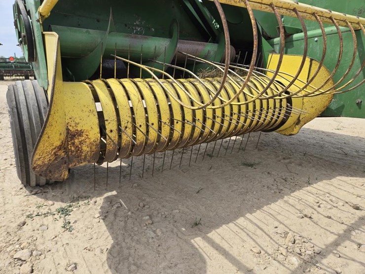john-deere-336-image-16