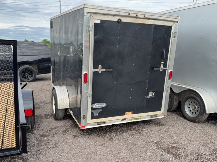#3003-•-leonard-11'-enlosed-bumper-pull-trailer-image-5