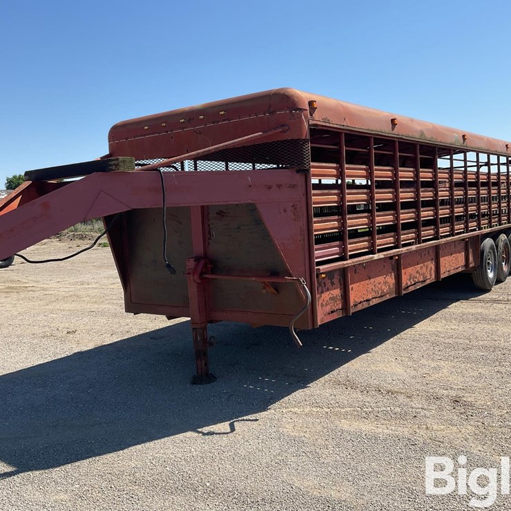 1997 Coose 30' Tri/A Livestock Trailer