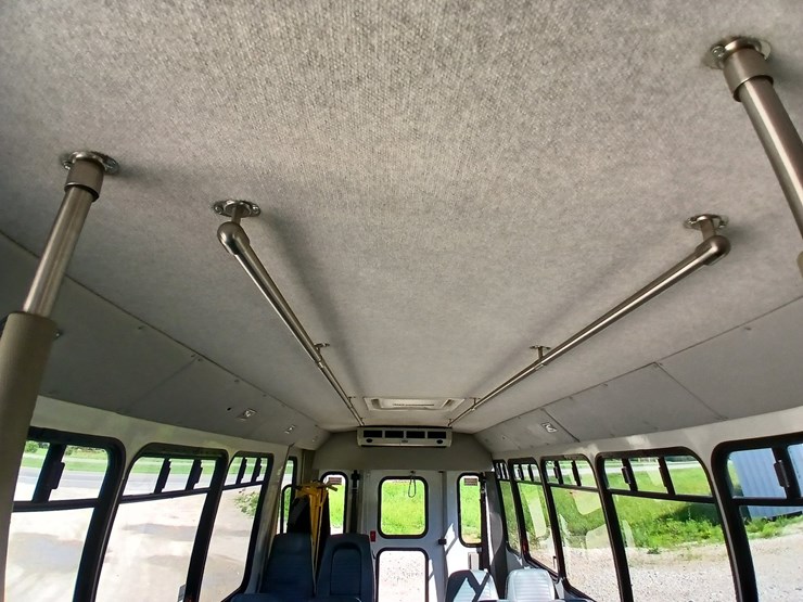 2009-ford-e450-image-40