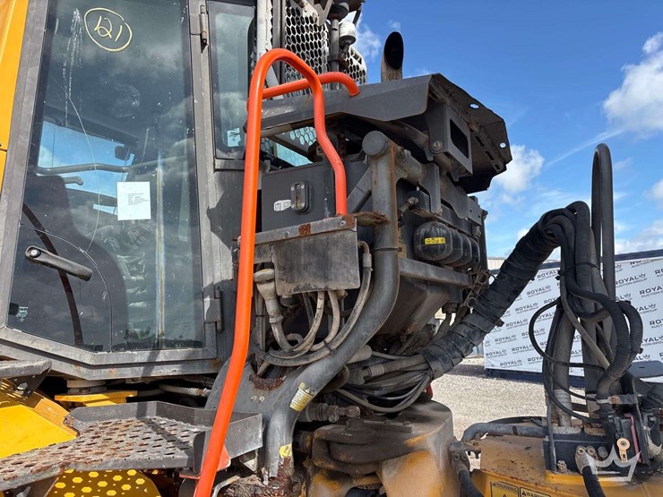 2015-volvo-a25g-image-25