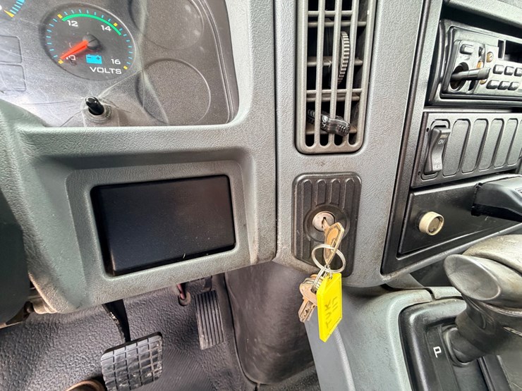 2005-international-durastar-4300-image-65