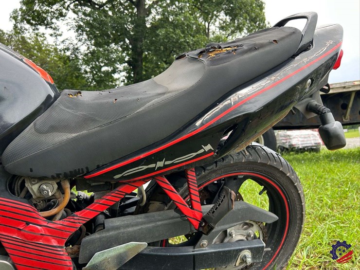 2005-suzuki-gs500-fh-motorcycle-image-9