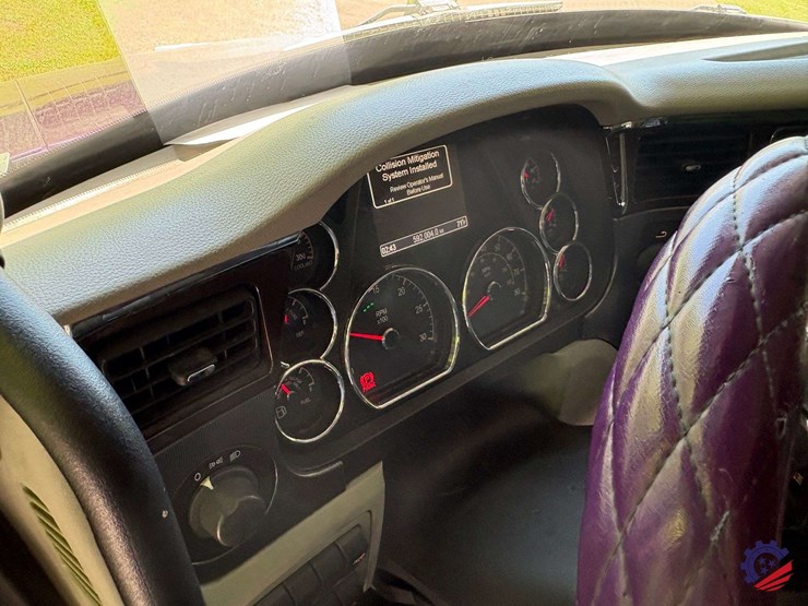 2020-peterbilt-579-image-69