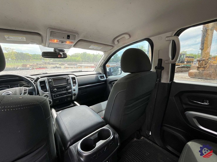 2017-nissan-titan-image-63