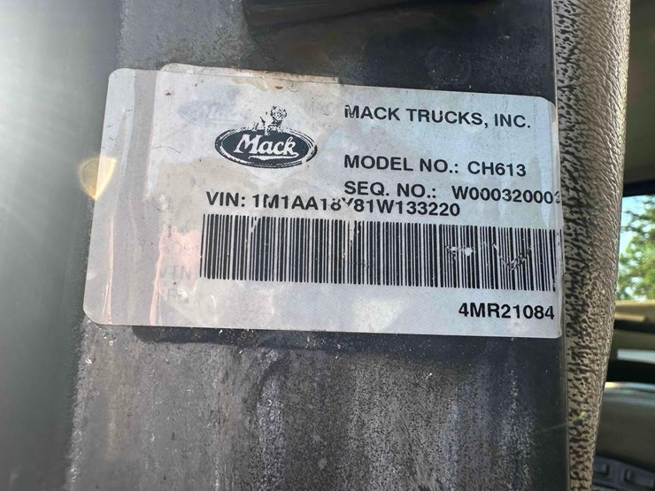 2001-mack-ch613-image-23