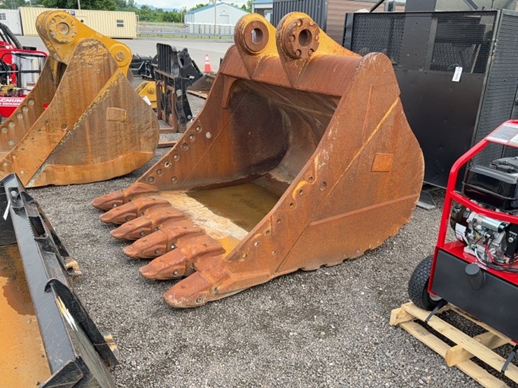 #2033-•-cat-66"-excavator-bucket-image-2