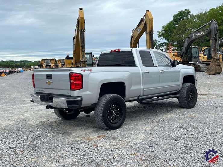 2017-chevrolet-silverado-lt-pickup-truck-image-29