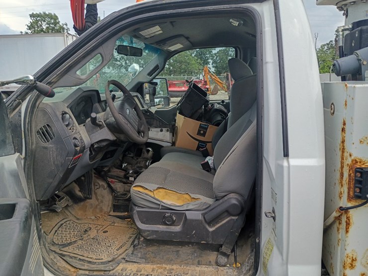 2011-ford-f550-image-29
