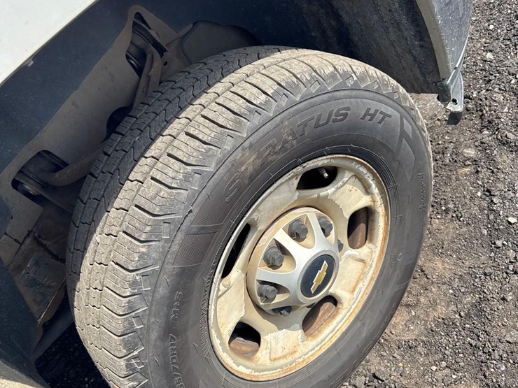 2012-chevrolet-2500-image-26