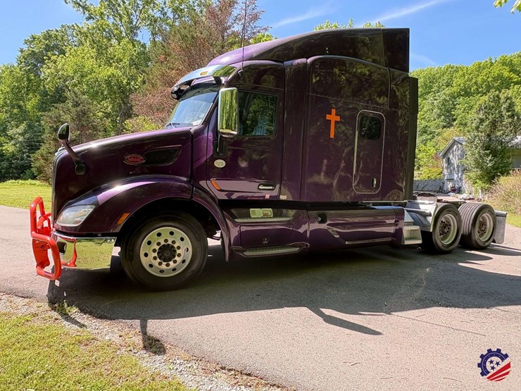 2020-peterbilt-579-image-1