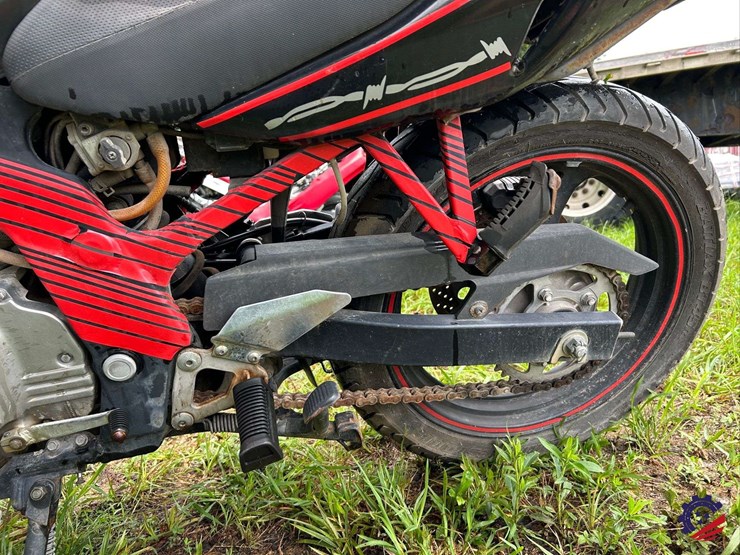 2005-suzuki-gs500-fh-motorcycle-image-8