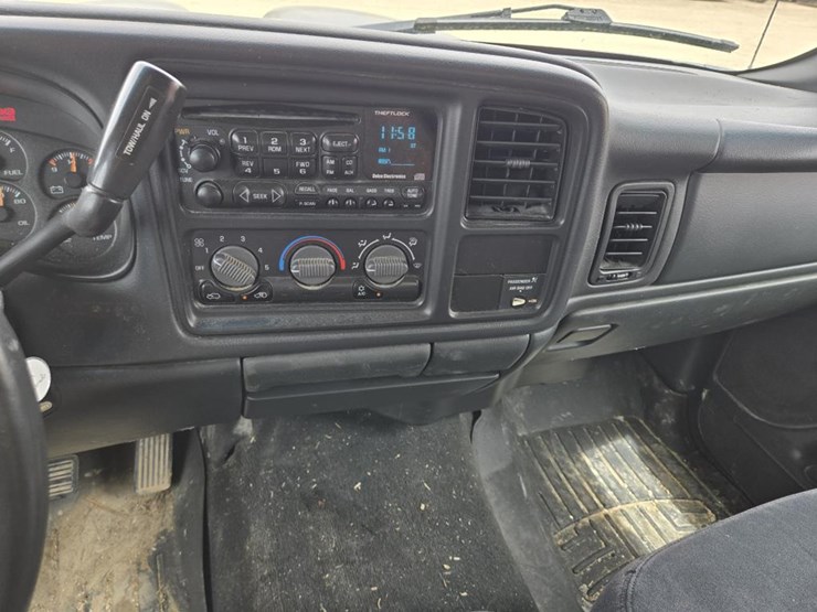 2001-chevrolet-silverado-1500-image-23
