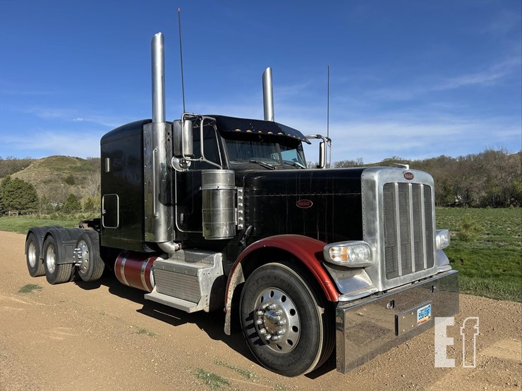 2017-peterbilt-389-image-3