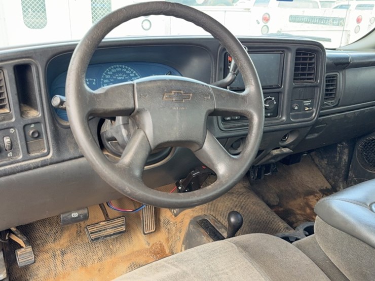 2004-chevrolet-2500-image-18