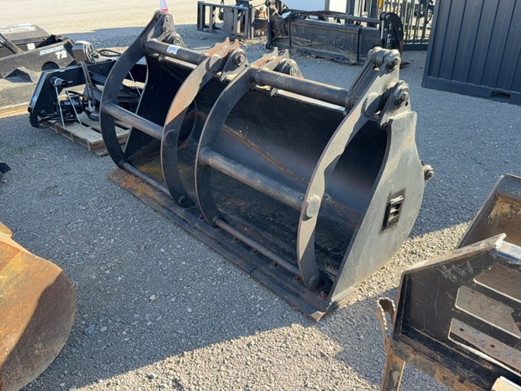 #2013-•-76"-front-loader-2-cylinder-grapple-bucket-image-2