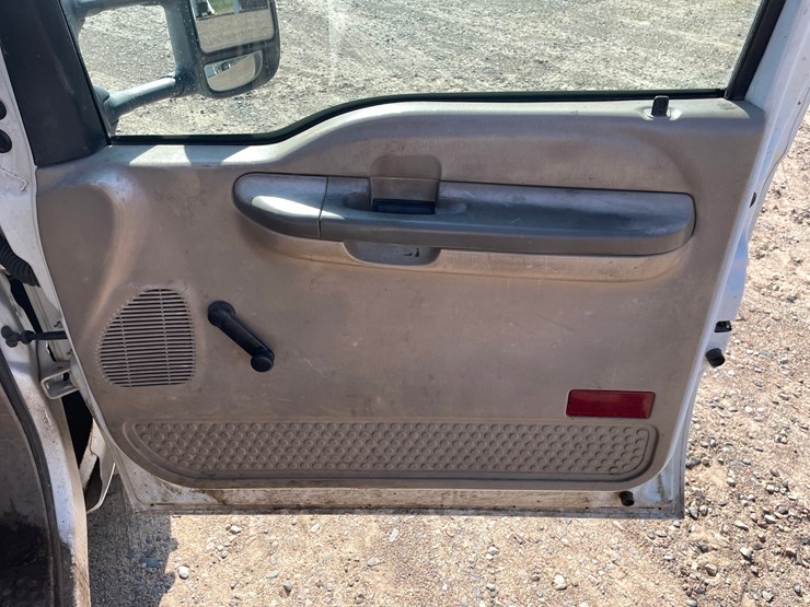 2004-ford-f450-image-29