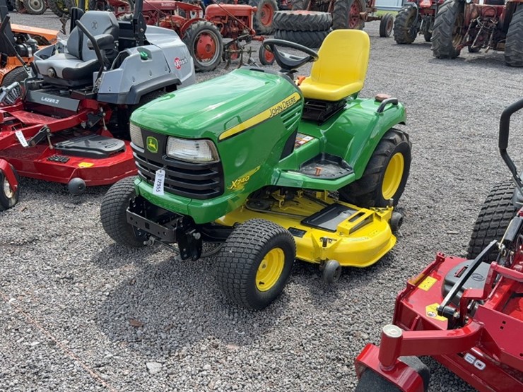 john-deere-x740-image-1