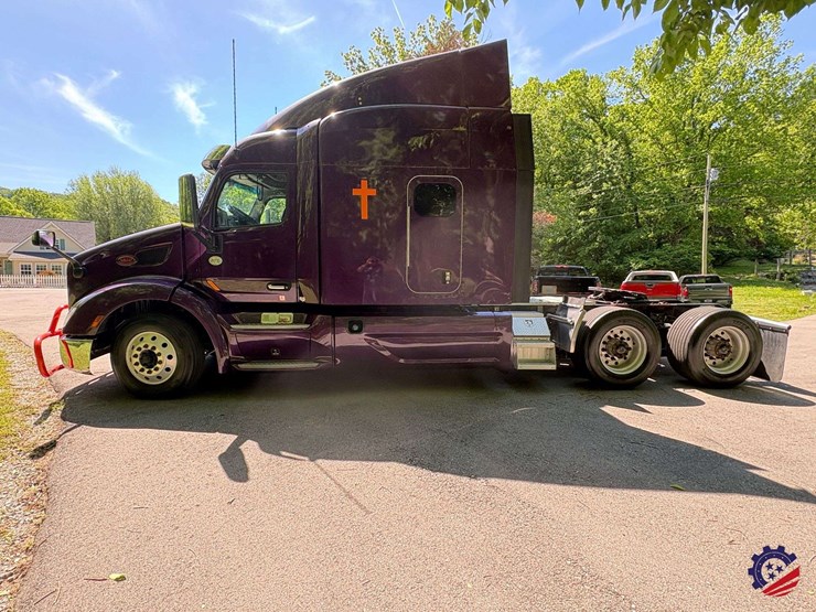 2020-peterbilt-579-image-2