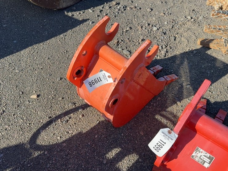 #2008-•-kubota-12"-excavator-bucket-image-3