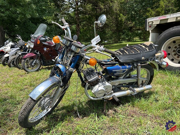 yamaha-100-motorcycle-image-1