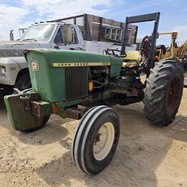 JOHN DEERE 1520