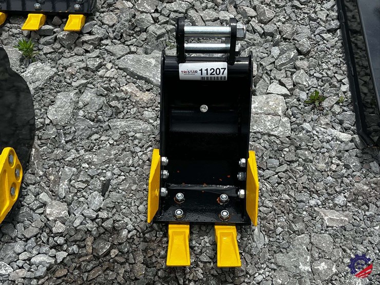 unused-2026-ce-8in-toothed-bucket-image-2