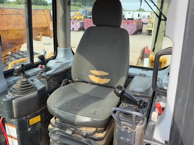 komatsu-d65ex-image-12