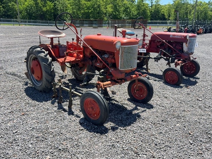#3070-•-farmall-cub-tractor-image-3