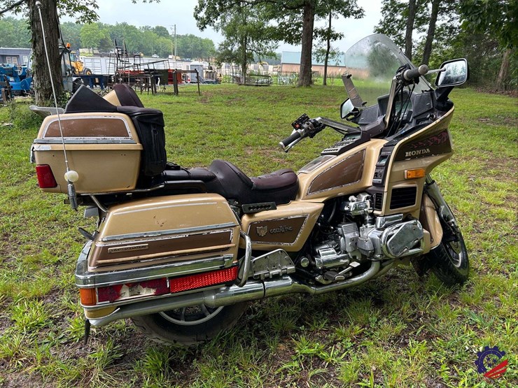 1985-honda-gl1200-(goldwing)-l-motorcycle-image-3