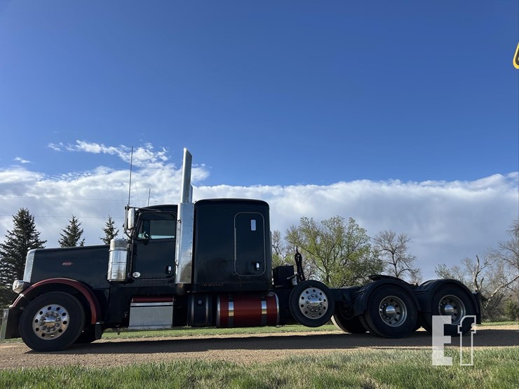 2017-peterbilt-389-image-8