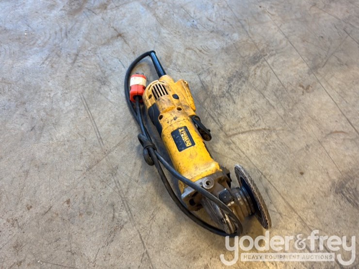 makita-9557nb-angle-grinder,-dewalt-d28144-angle-grinder,-3"-2"-belt-sander-image-9