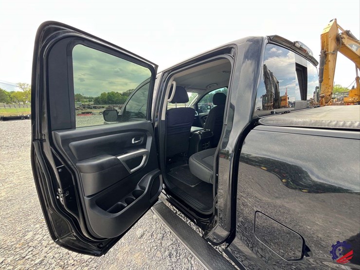2017-nissan-titan-image-58